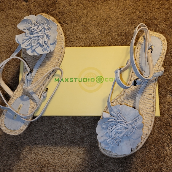 MaxStudio Leather Grey Sandals Size 8.5 - Picture 4 of 5